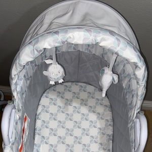 Baby unisex bassinet